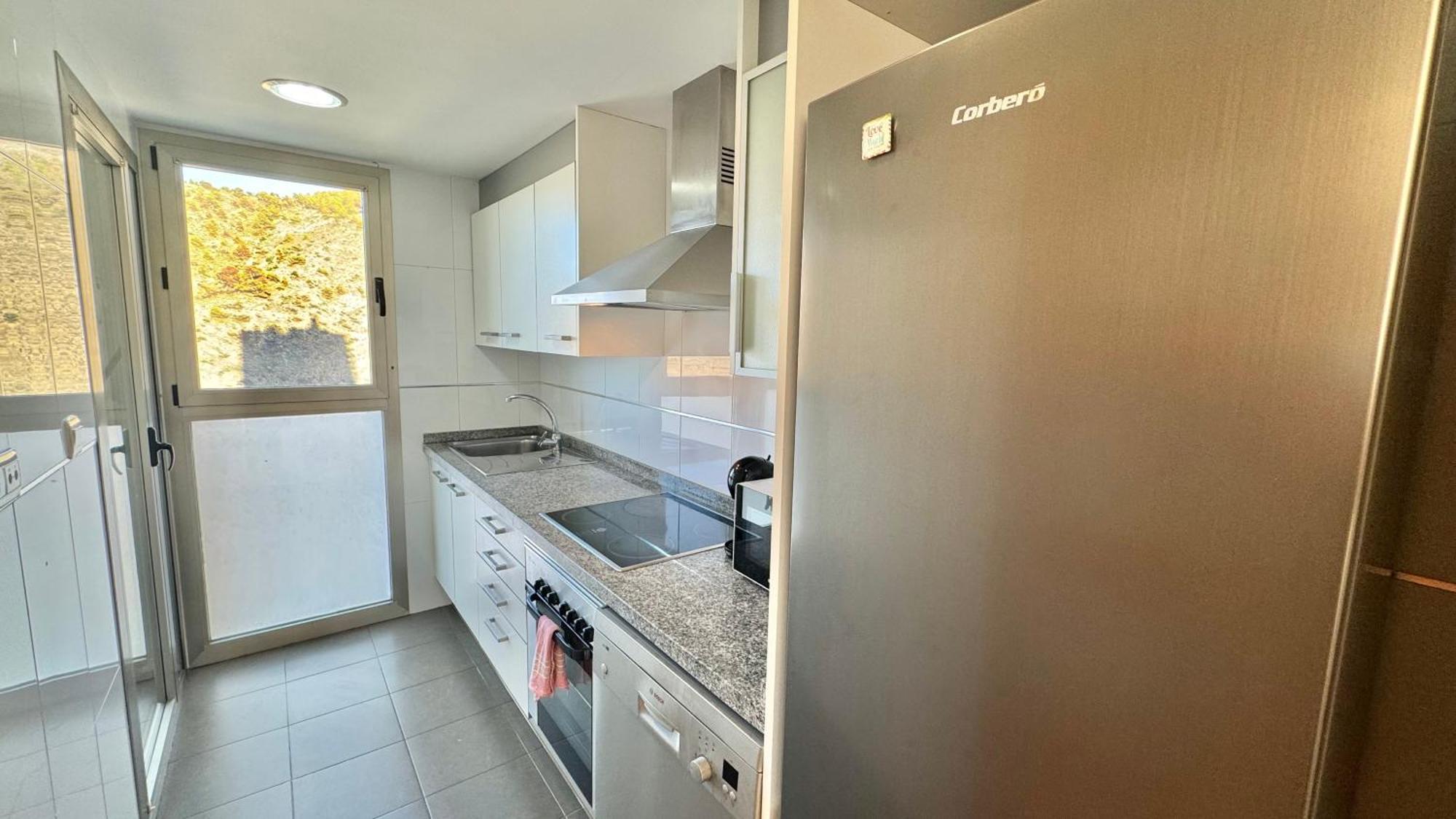 Highrise Apartment With Stunning Views From Private Balcony 85 베니돔 외부 사진