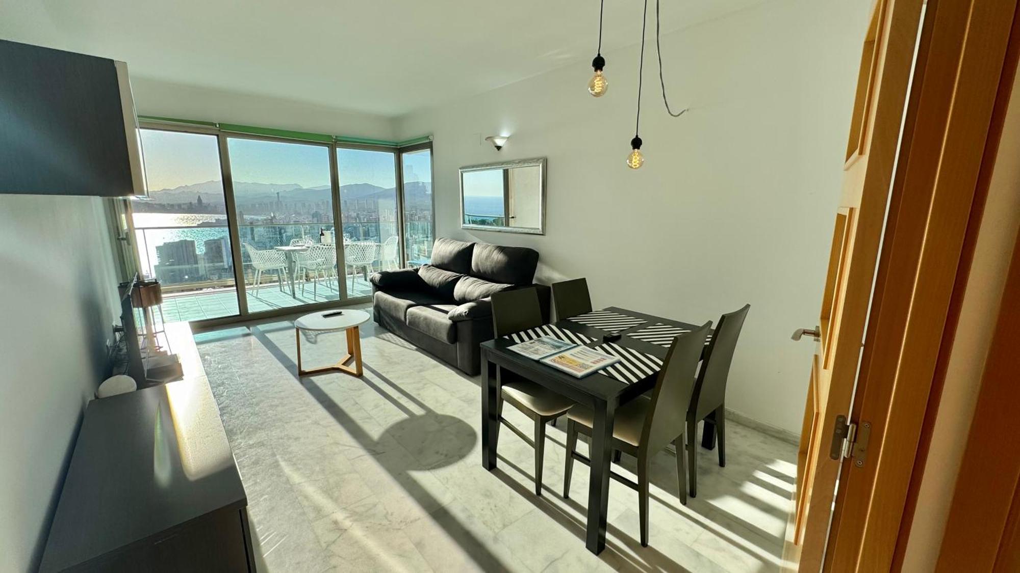Highrise Apartment With Stunning Views From Private Balcony 85 베니돔 외부 사진